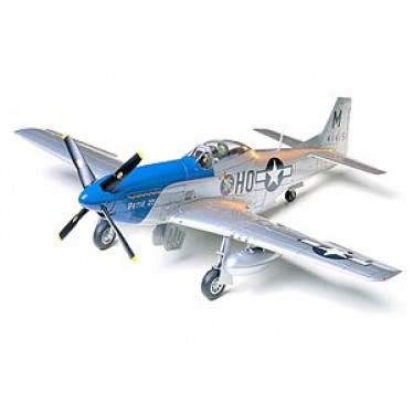 TAMIYA 61040 N.A P-51D MUSTANG 8TH AF