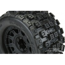 Proline Badlands MX38 3.8in on Raid Black 8x32 17mm Hex PL10127-10