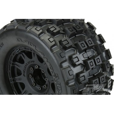 Proline Badlands MX38 3.8in on Raid Black 8x32 17mm Hex PL10127-10